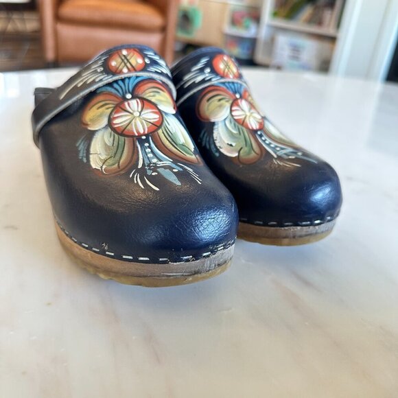 Handpainted Holie Made in Sweden Wooden Clogs with‎ Navy Leather Floral Size 7 - Picture 2 of 8
